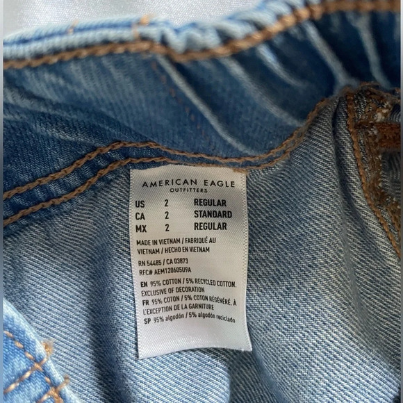 AE Light Wash Ankle Jeans - Picture 3 of 6